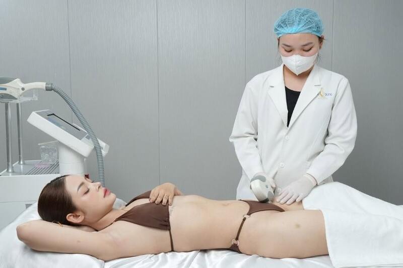 Một buổi triệt lông bikini thường gồm tư vấn, làm sạch da, điều chỉnh thiết bị và chăm sóc sau điều trị.