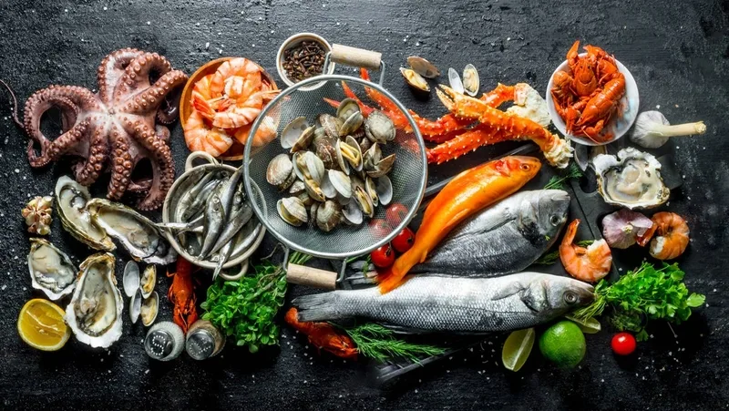 Sẹo lồi phụ thuộc nhiều vào cơ địa và quá trình lành thương, không thể quy hoàn toàn cho một món ăn cụ thể.