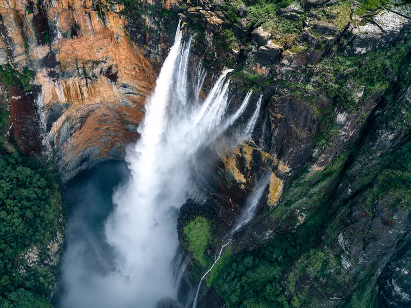 Thác nước lớn nhất thế giới Angel Falls là một phần quan trọng của hệ sinh thái và cảnh quan đặc biệt tại Canaima