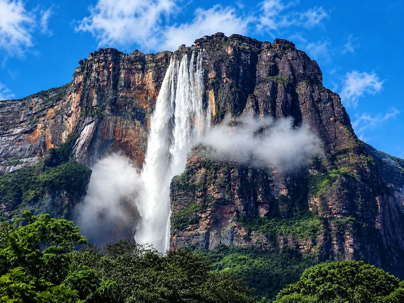 Thác nước lớn nhất thế giới Angel Falls nằm giữa Vườn quốc gia Canaima kỳ vĩ của Venezuela